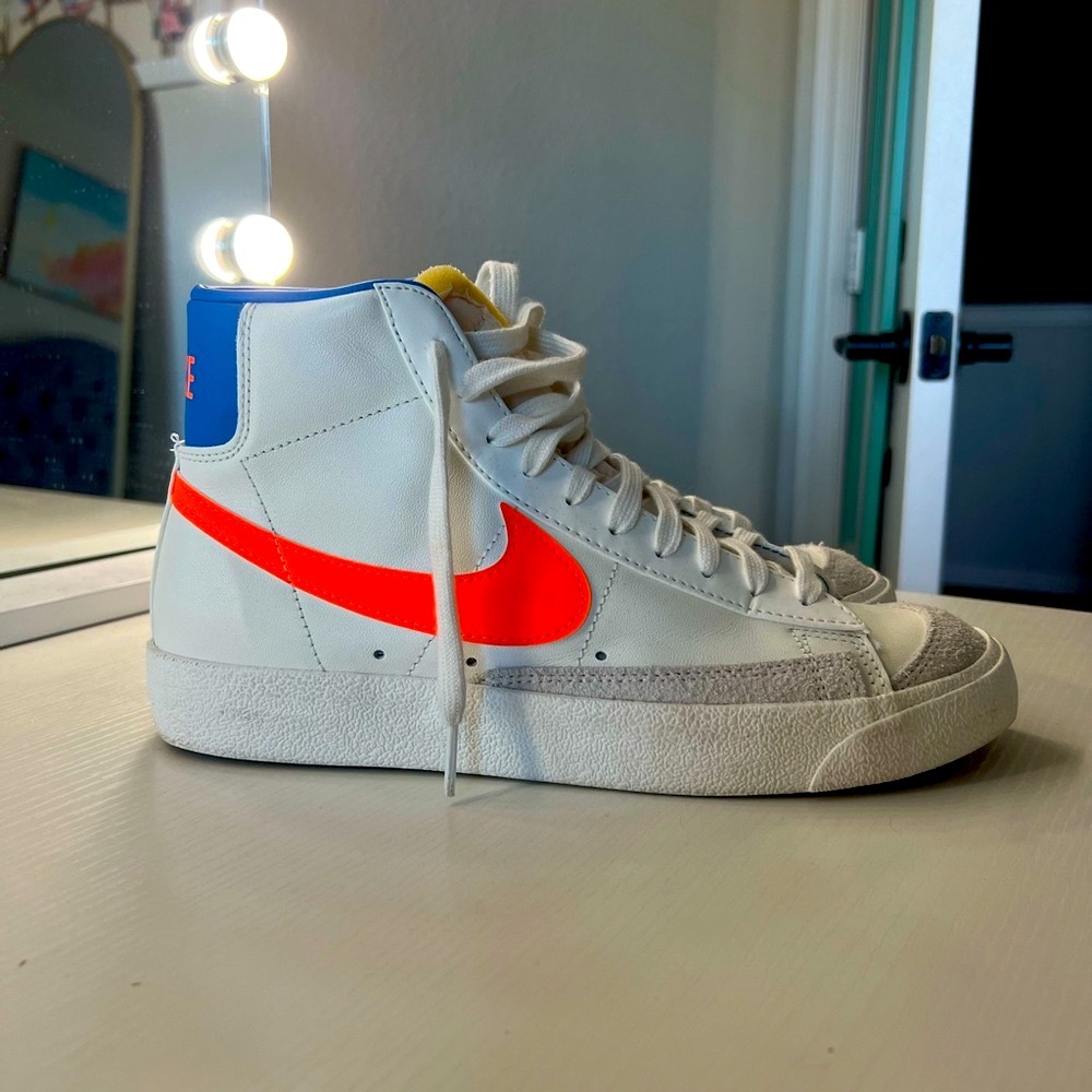 NEW NEVER WORN Nike Blazer Mid ‘77 with orange and blue